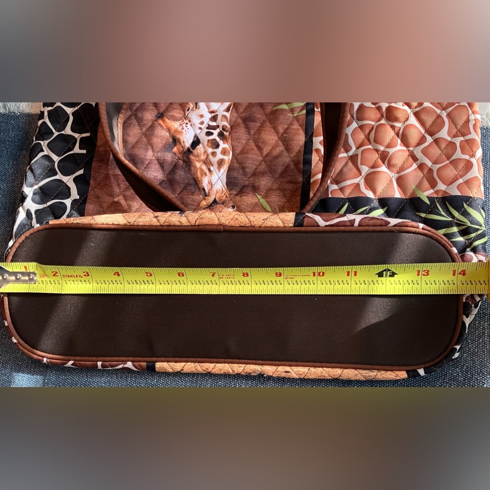 “First Kiss" quilted giraffe art tote bag - Picture 5 of 11